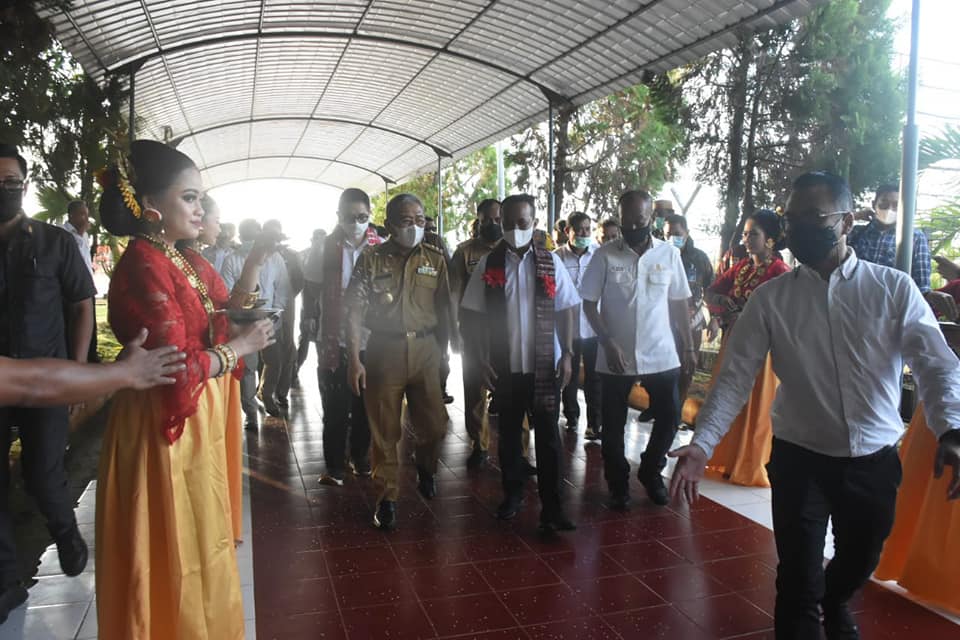 Foto: Gubernur Sulbar Sambut Kedatangan Menteri Investasi